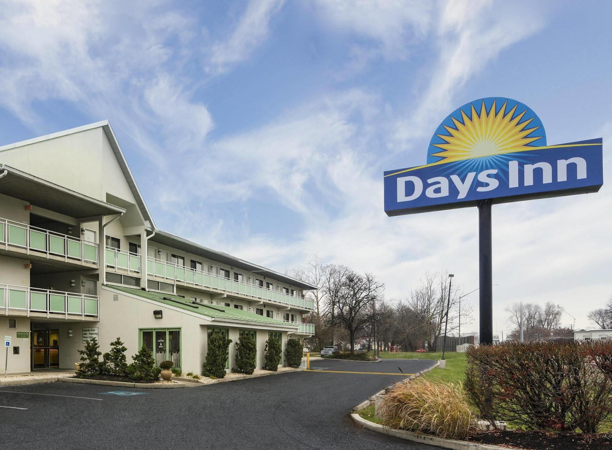 Days Inn By Wyndham Harrisburg North מראה חיצוני תמונה